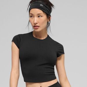 ALO Yoga soft sculpt precision short sleeve - size medium